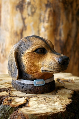 pes ze dřeva